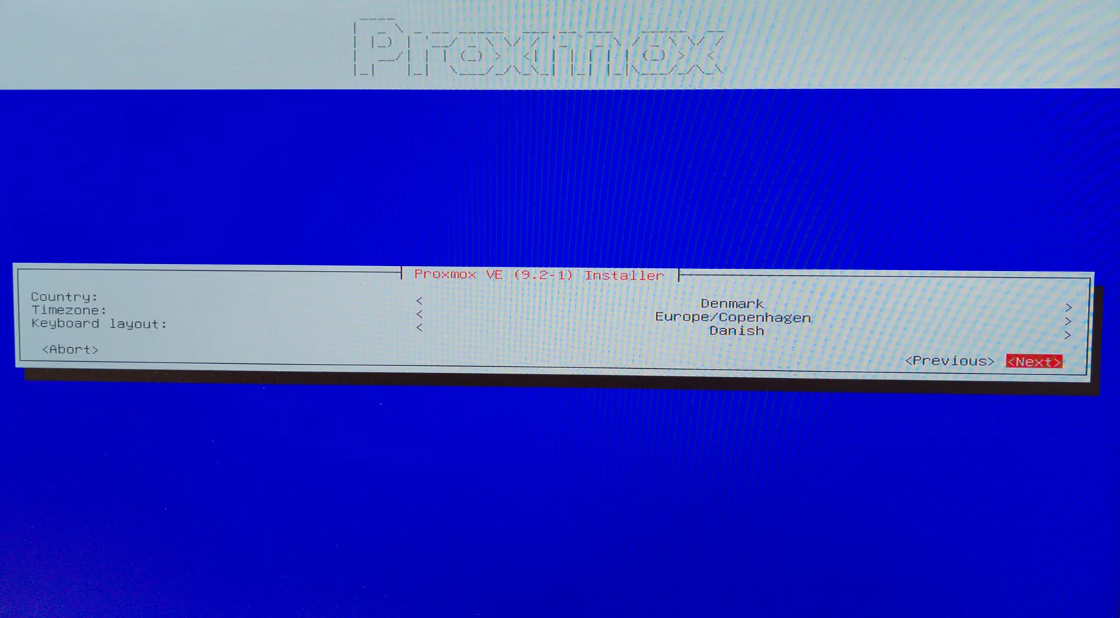 The location screen: Denmark, Europe/Copenhagen and a Danish keyboard layout