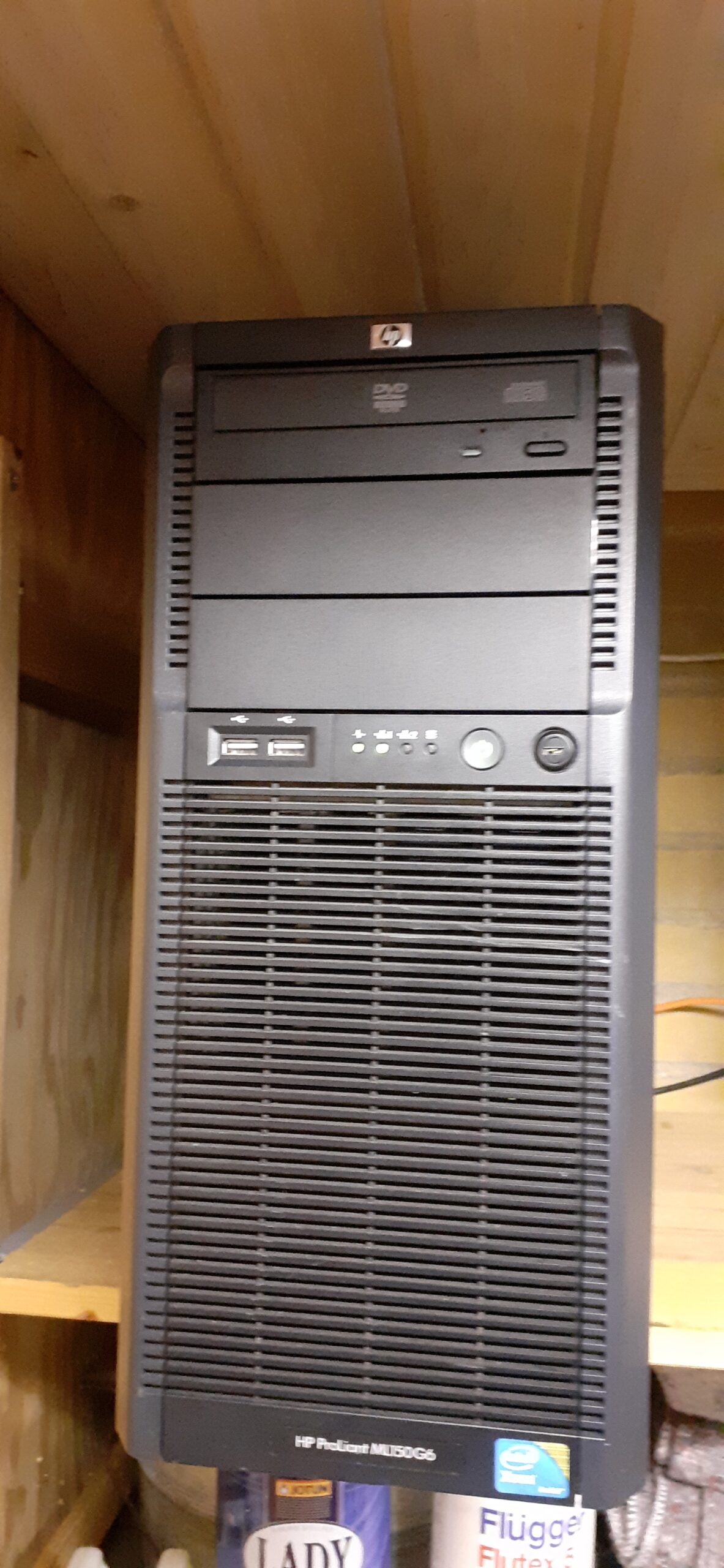 HP Proliant ML150 G6 server front view